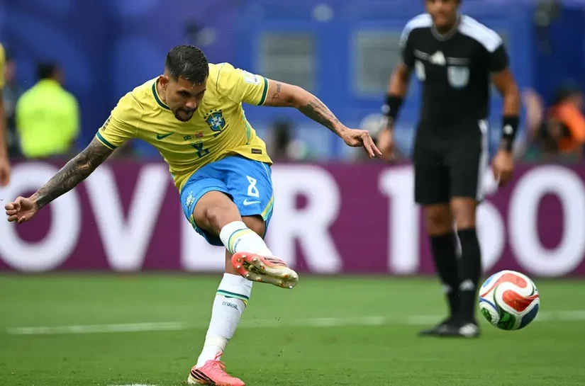 Pênalti perdido por Bruno Guimarães quebra escrita de 40 anos na Seleção Brasileira