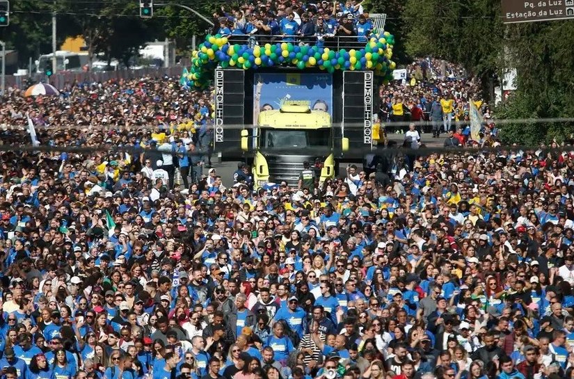 Marcha para Jesus reúne milhares de pessoas na capital paulista