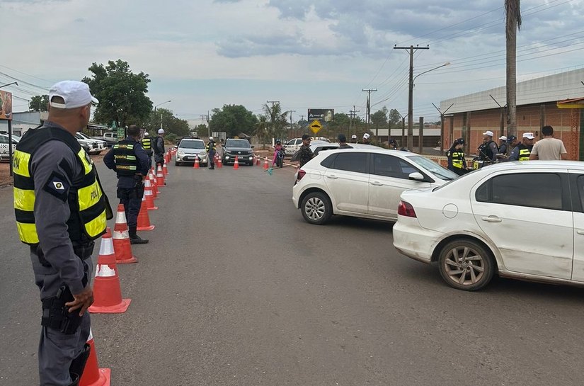 Em blitz da Lei Seca, fiscalização autua 30 motoristas por veículos com documentação irregular