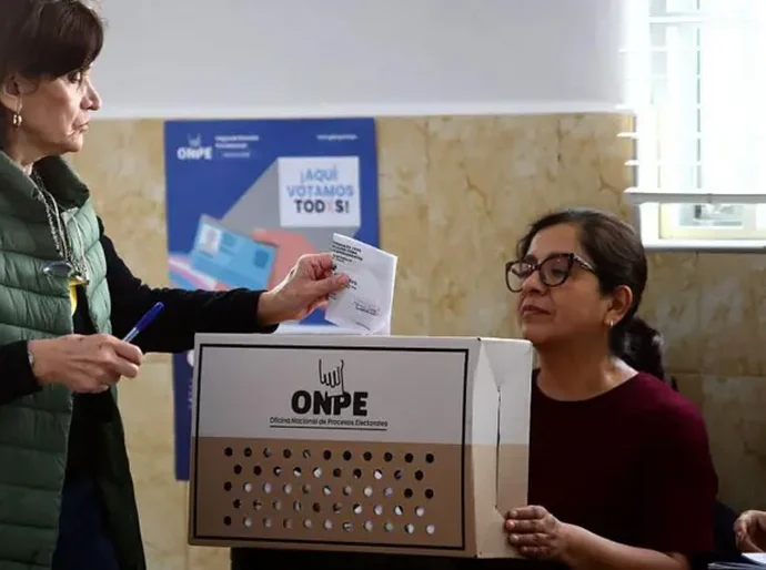 Voto a voto: Keiko Fujimori e Roberto Sánchez travam disputa apertada na apuração da eleição no Peru