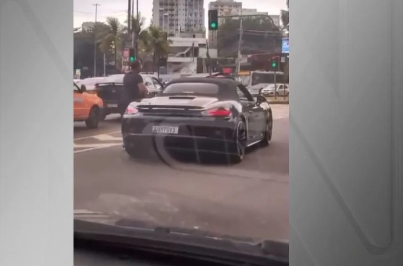 Ladrão é baleado por policial civil aposentado em assalto a Porsche na Lagoa, diz PM