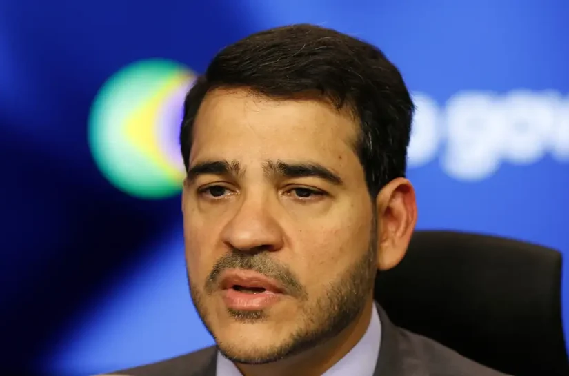 Governo tenta adiar sabatina de Messias, mas Alcolumbre resiste