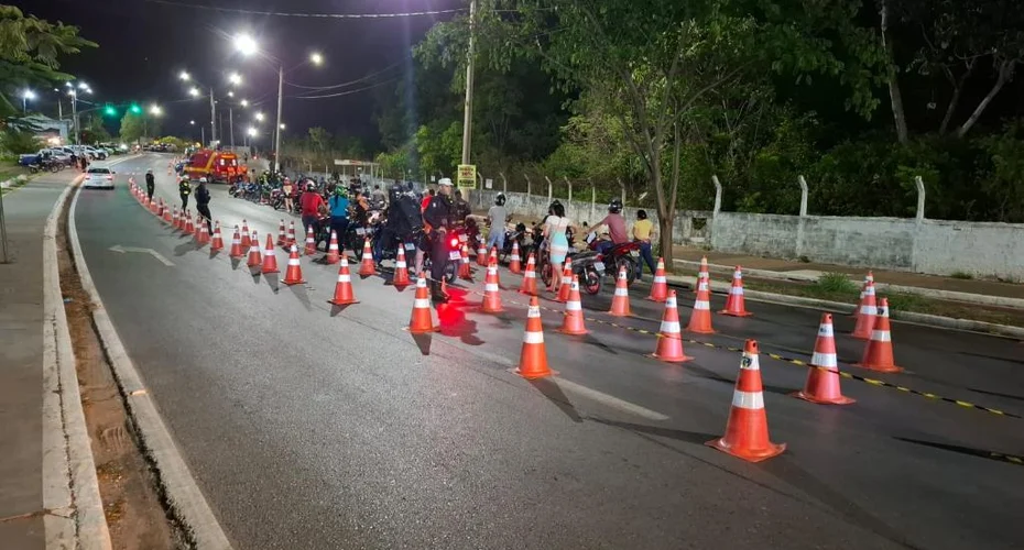 Operação Lei Seca fiscaliza 209 motocicletas, remove 48 e prende uma pessoa em Várzea Grande