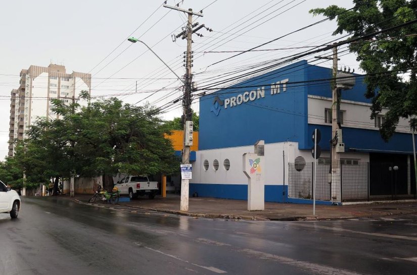 Procon multa Unimed Cuiabá por cobrança de coparticipação de pacientes autistas em MT