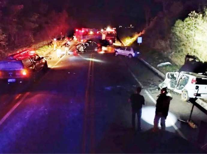 Sete pessoas morrem em acidente na BR-356, em Ouro Preto; crianças de 2 e 7 anos estão entre as vítimas
