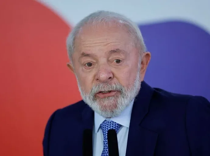 Governo Lula é desaprovado por 56,7%, diz Paraná Pesquisas