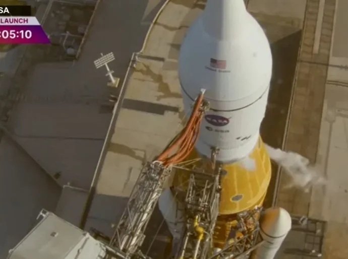 Artemis II: foguete é lançado com quatro astronautas para a Lua