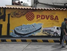 Como petróleo foi 'bênção' e 'maldição' da Venezuela, que foi de país mais rico da América do Sul a crise sem precedentes