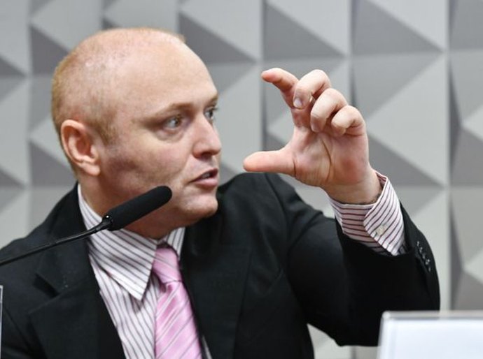 Hacker à CPMI: Pedido de Bolsonaro para assumir grampo contra Moraes, indulto, código-fonte fake das urnas e mais
