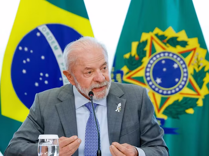 'Caso dele é de polícia', diz Lula sobre pedido de dinheiro de Flávio a Vorcaro para filme de Bolsonaro