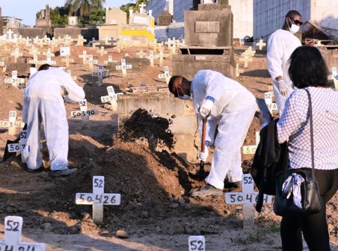 País registra 966 mortes e 33.933 novos casos de Covid-19 nas últimas 24 horas