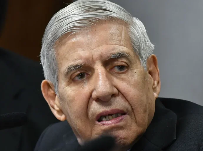 General Heleno escreveu sobre espionagem a desafeto de Jair Renan Bolsonaro