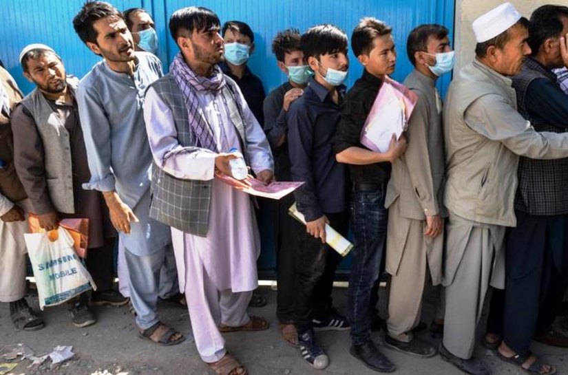 Talibã entra na capital do Afeganistão; EUA retiram diplomatas do país