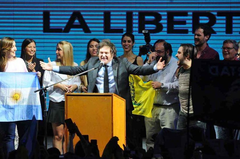 Milei quebra protocolo, não fala ao Congresso e faz primeiro discurso a apoiadores
