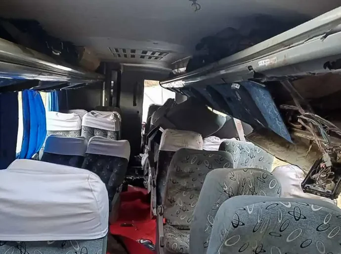 Sobe para 17 número de mortos por acidente com ônibus em Pernambuco