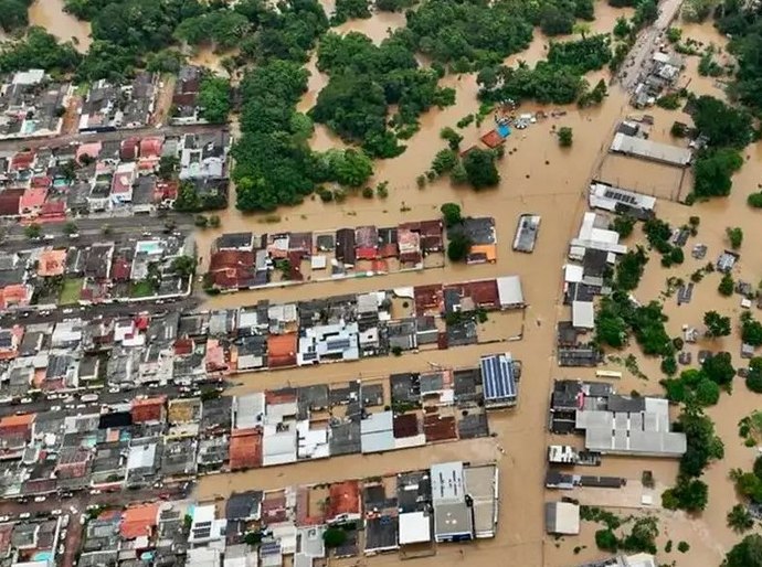 Enchentes levam governo do Acre a decretar emergência em saúde pública