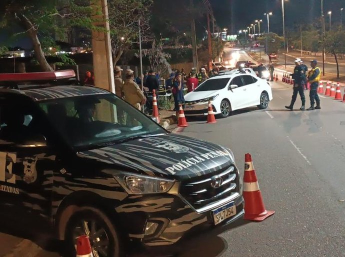 Operação Lei Seca fiscaliza 930 veículos e prende 93 condutores por embriaguez ao volante