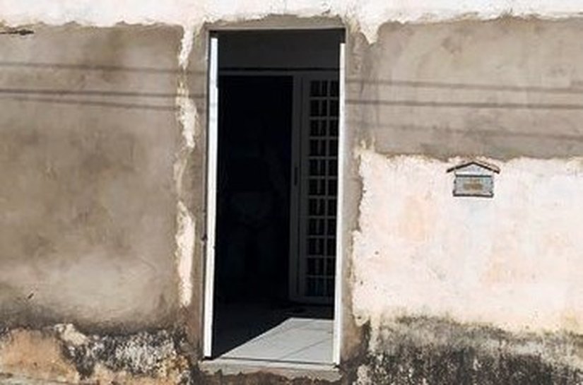 PM estoura 'boca de fumo', mata 2 traficante e apreende drogas e R$ 24,1 mil em dinheiro em Mato Grosso