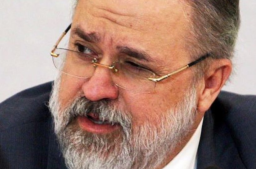 Aras pede investigação sobre denúncias de invasão a hospitais