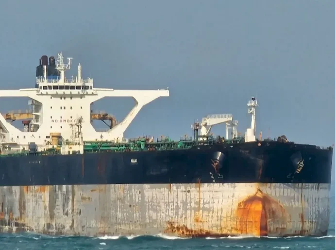 Rússia pede que EUA parem de perseguir petroleiro perto da Venezuela