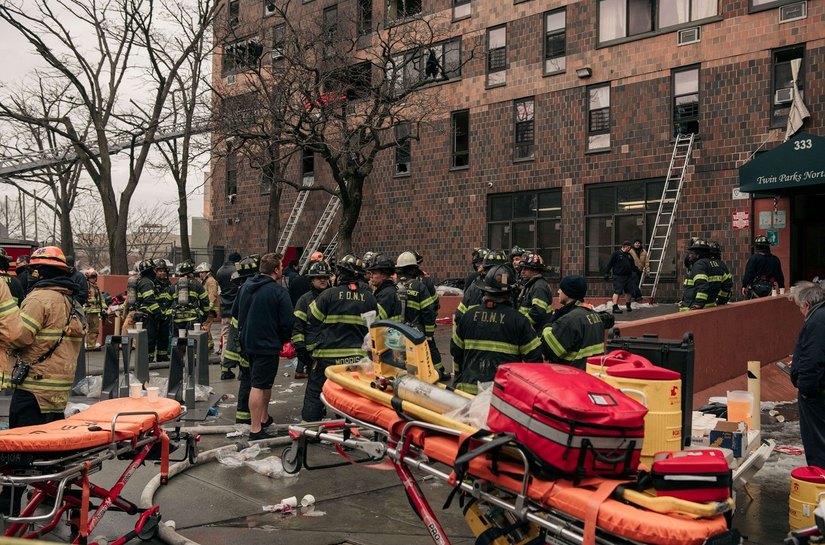 Pelo menos 19 mortos, incluindo nove crianças, em um incêndio em um prédio em Nova York