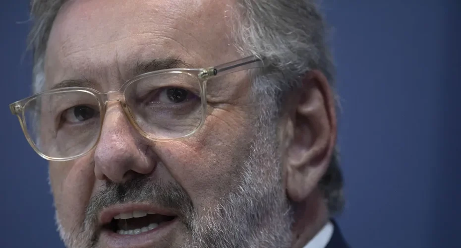 Calçados, máquinas e outros setores terão tarifa de 37,5%, diz ministro
