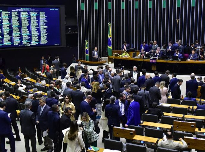Câmara dos Deputados aprova texto-base da reforma tributária em 1º turno