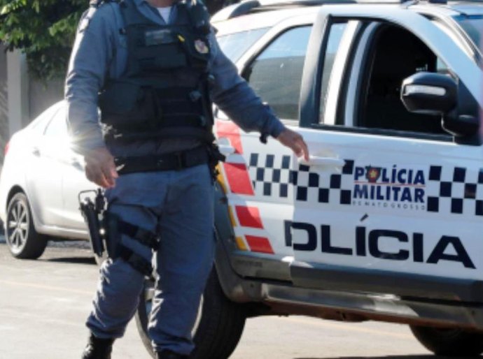 Padrasto é preso após ameaçar enteada com arma de fogo