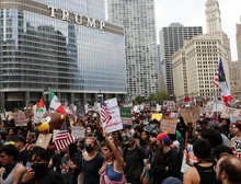 Manifestantes realizam atos contra governo de Donald Trump