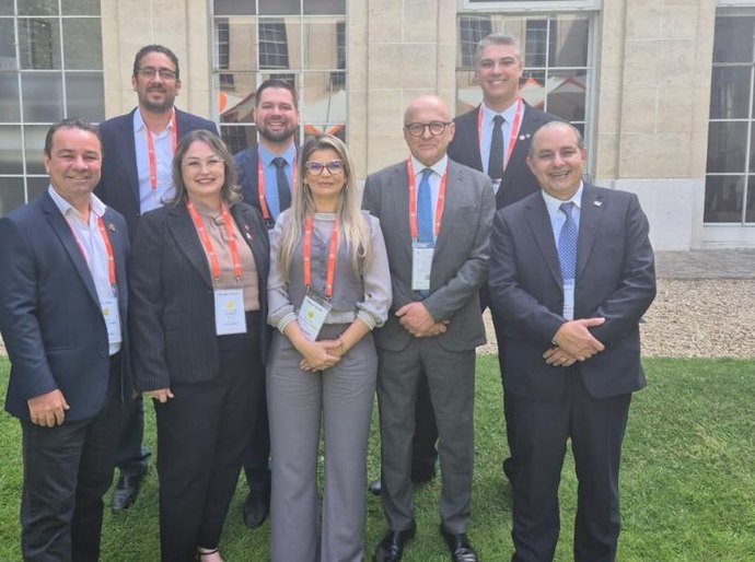 Mato Grosso recebe certificação de zona livre de aftosa sem vacinação em cerimônia em Paris