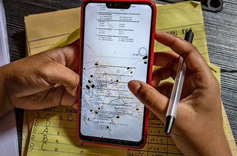 'Aluno dividia celular com dois irmãos': 51% na rede pública ainda não têm acesso a computador com internet