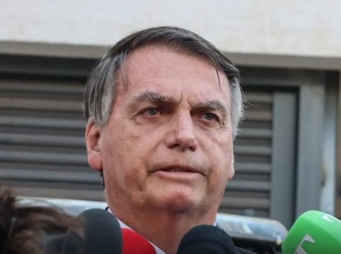 Moraes autoriza Bolsonaro a ir ao velório da mãe do presidente do PL