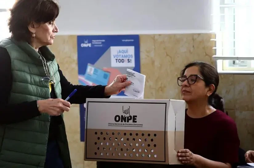 Voto a voto: Keiko Fujimori e Roberto Sánchez travam disputa apertada na apuração da eleição no Peru