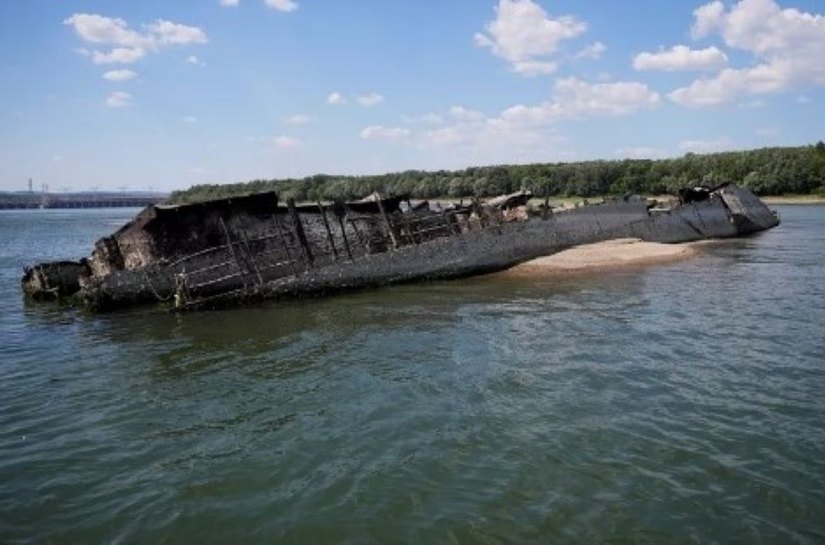 Pegada de dinossauros, navio da Segunda Guerra, estátua budista e um 'Stonehenge': veja o que emergiu com a seca de rios e reservatórios