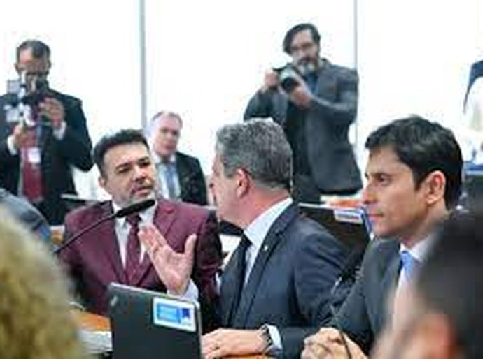 Marco Feliciano acusa senador Rogério Carvalho de ter cuspido nele em CPMI; imagens serão periciadas