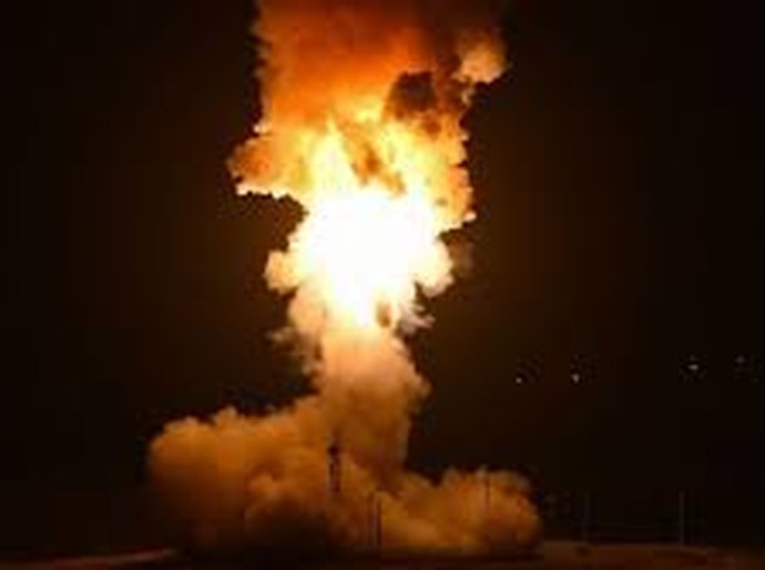Força Aérea dos Estados Unidos testa míssil intercontinental com capacidade nuclear