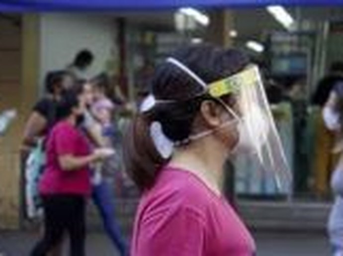 Após ficar à beira do colapso na saúde, Portugal implementa restrições e melhora números da Covid-19