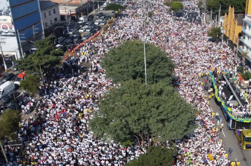 Marcha para Jesus: 8 trios elétricos arrastam centenas de milhares pelas ruas de SP e atraem poucos políticos