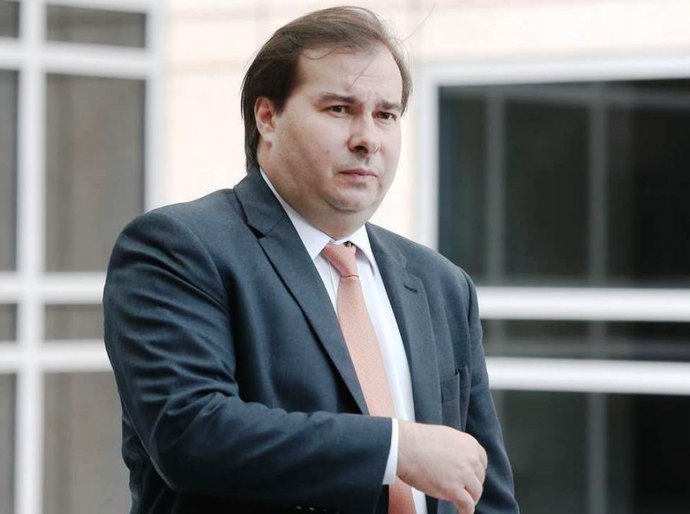 DEM expulsa Rodrigo Maia do partido