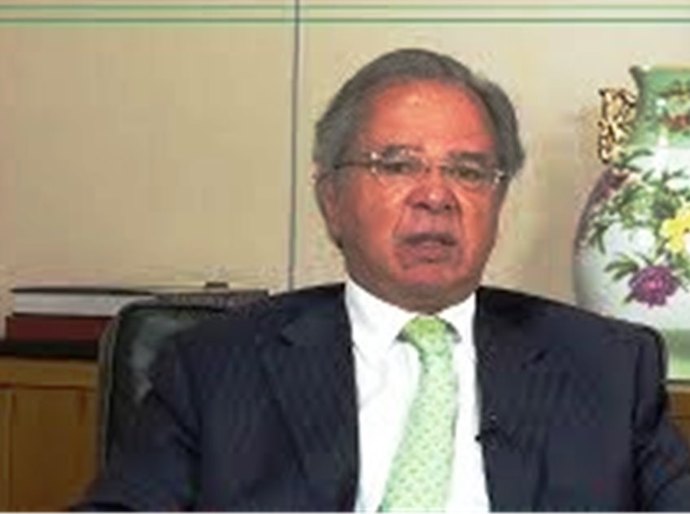 Guedes faz afago ao Congresso, defende vacinação em massa e descarta imposto