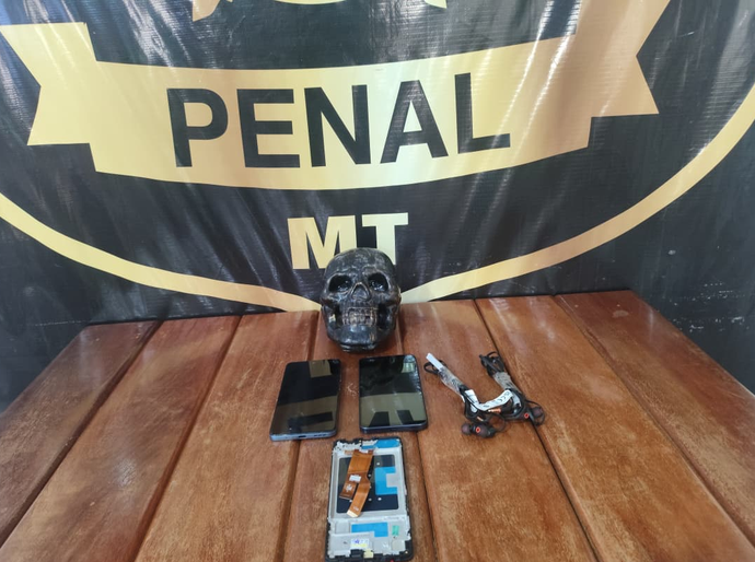 Policiais penais apreendem materiais lançados por drone na Mata Grande
