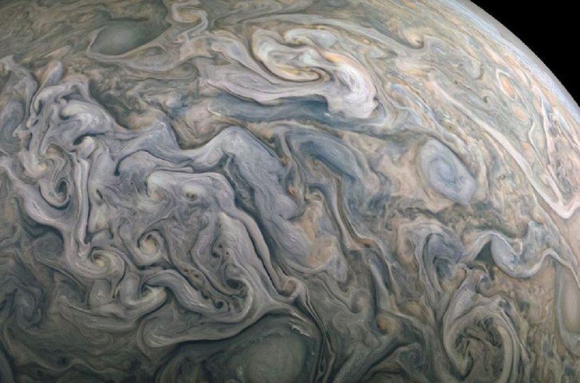 Sobrevoo de Juno revela imagens esplêndidas de Júpiter e sons da lua Ganimedes