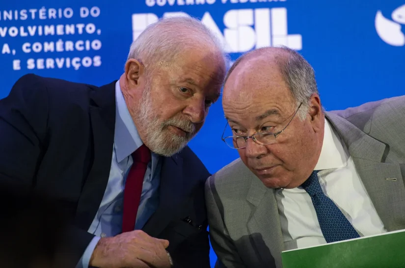 Em meio a crise com EUA, Lula se reúne com Mauro Vieira no Alvorada