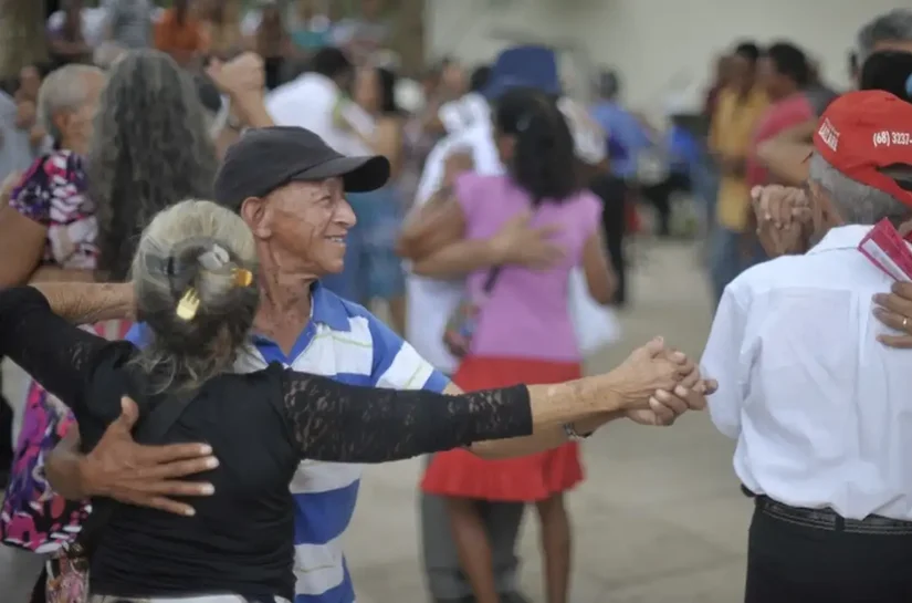 Expectativa de vida no país sobe para 76,6 anos, a maior já registrada