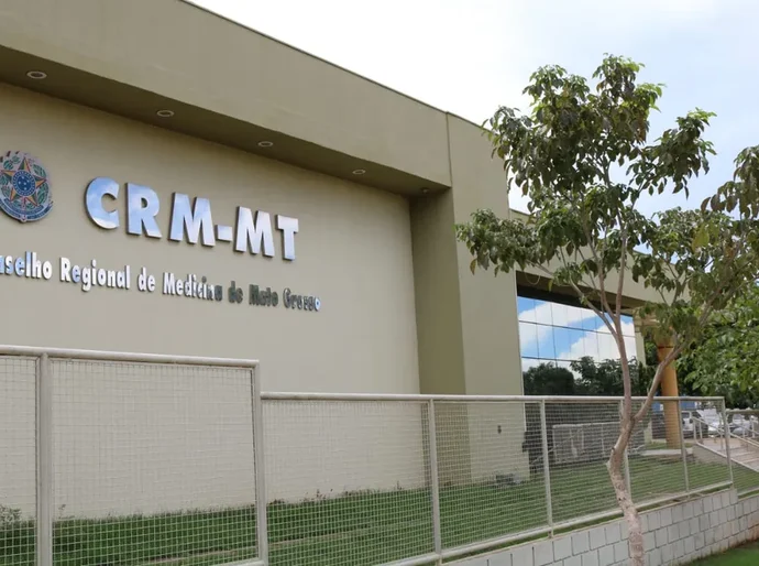 “Doutoras” de papel: irmãs são presas ao tentar enganar o CRM-MT com diplomas falsos de medicina em Cuiabá