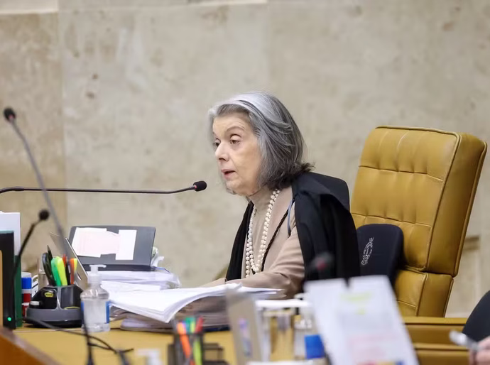 'Profunda consternação e tristeza': Cármen Lúcia pede desculpas ao povo brasileiro em julgamento sobre Moraes