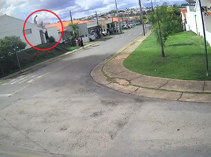 Veja Fotos e Vídeo: “Obrigado é pouco. Ele me salvou”, diz moradora resgatada em incêndio em Cuiabá