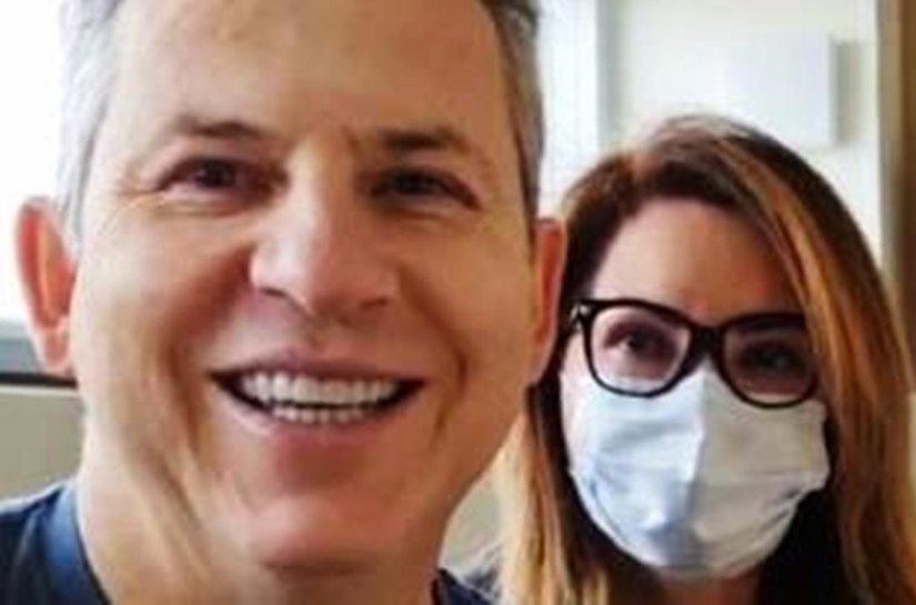 Mauro Mendes se recupera da pneumonia, recebe alta médica e retorna para Cuiabá