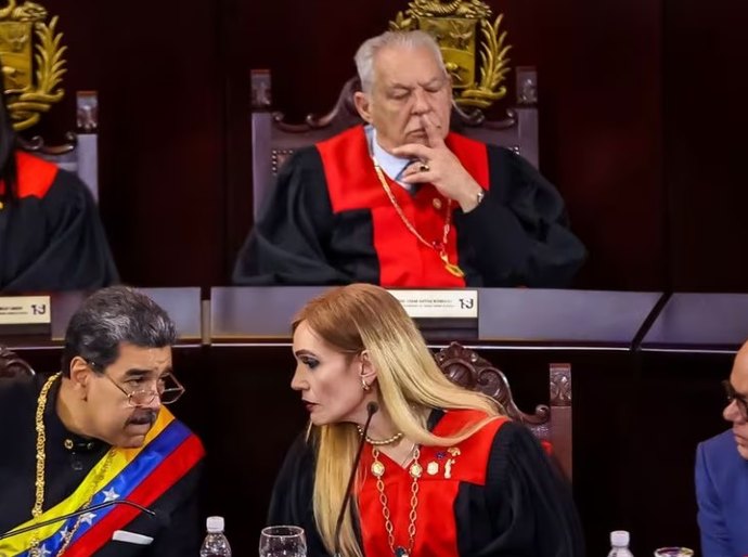 Os Estados Unidos enviaram agentes disfarçados da DEA à Venezuela para ligar a comitiva de Maduro ao tráfico de drogas