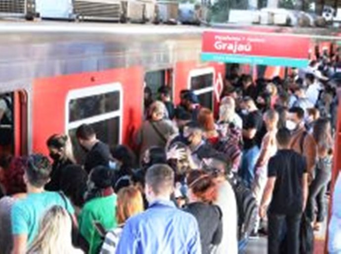 Brasil registra 224.567 casos de Covid-19 em 24 horas e bate novo recorde